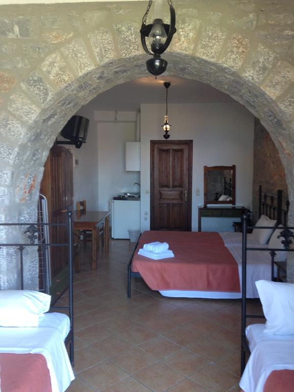 Las - Giannakakoy Traditional Stone Houses Neo Oitilo Exterior photo