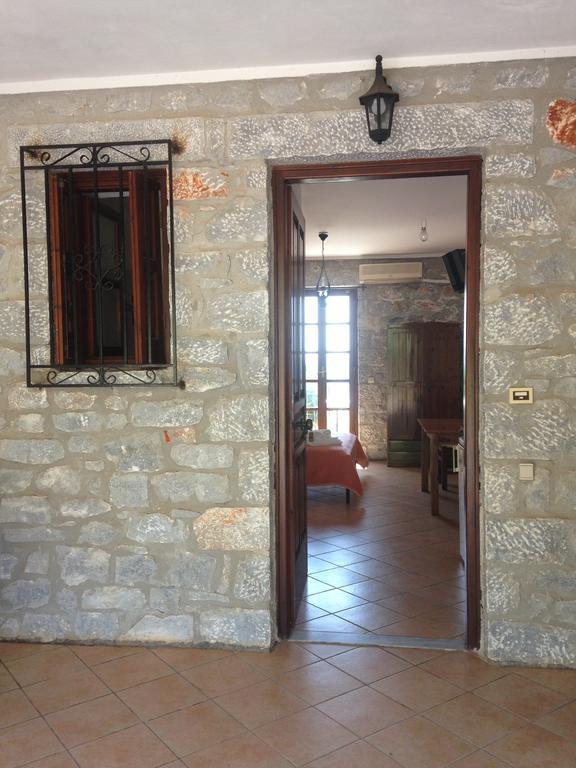 Las - Giannakakoy Traditional Stone Houses Neo Oitilo Exterior photo