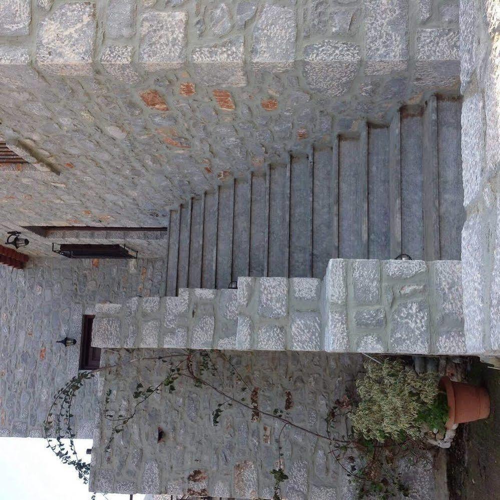 Las - Giannakakoy Traditional Stone Houses Neo Oitilo Exterior photo